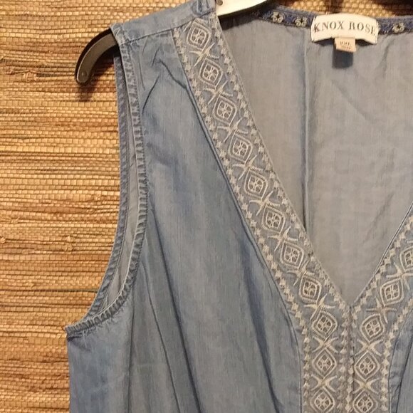 Knox Rose Dresses & Skirts - Knox Rose XXL Sleeveless Chambray Dress with Embroidered Trim